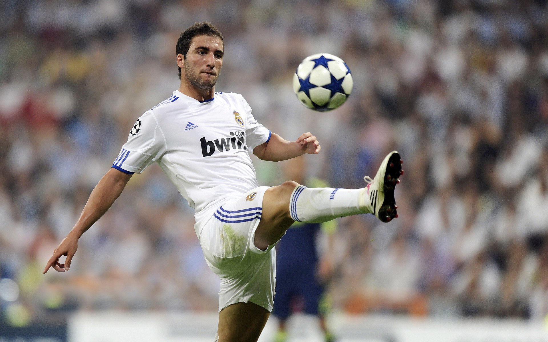 《传统体育与电竞融合:新合作开启双赢局面》,电竞比赛和传统体育比赛区别